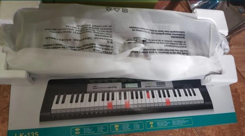 Casio LK 135 синтезатор