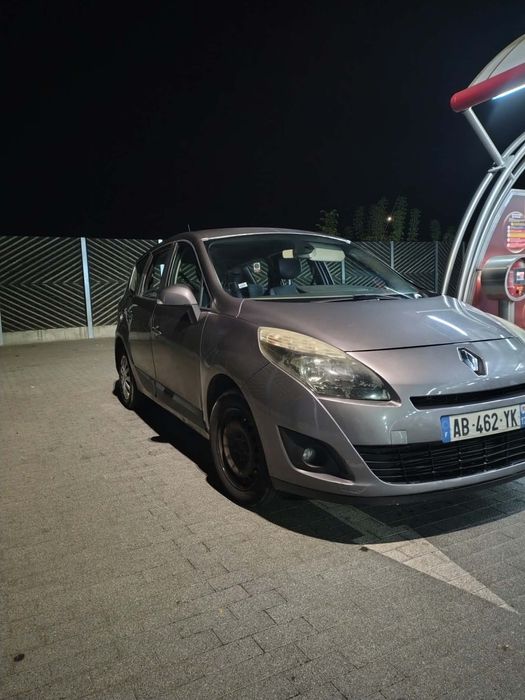 Vand Renault Scenic 1.5dci An 2009 7 locuri