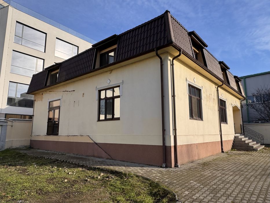 Casa centrala de inchiriat cu parcare