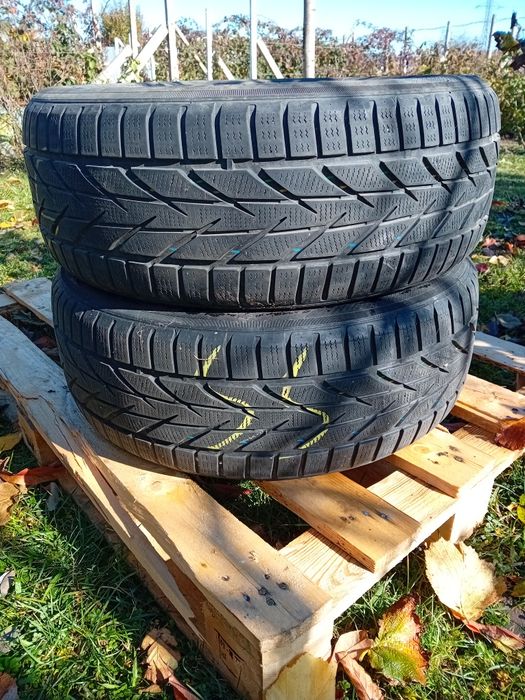 Cauciucuri de iarnă 215x50r18