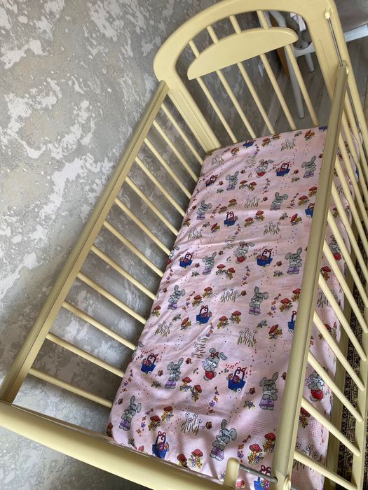 Продам детский манеж с постелью