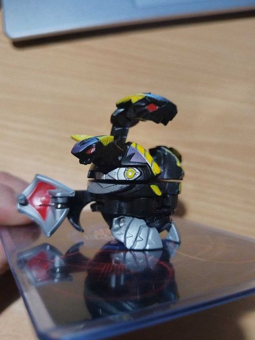 Bakugan Darkus Knight Percival Bakugan Yellow Accents custom Painted