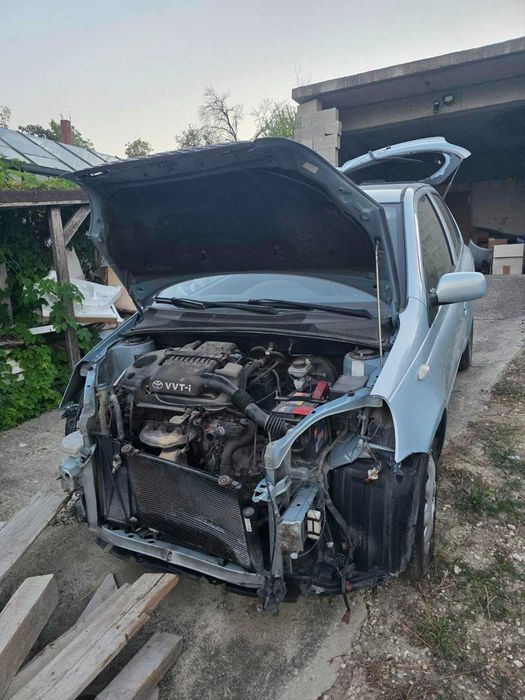 Toyota Yaris на части