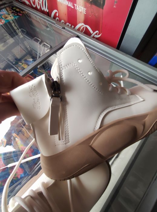 Дамски бели  боти на платформа