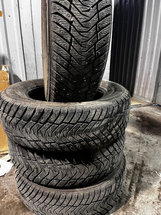 Продам комплект шин