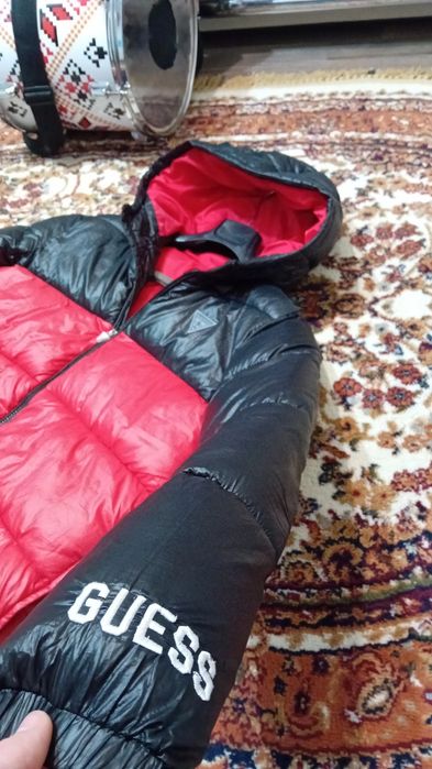 Geacă Guess puffer (mărimea S-M)