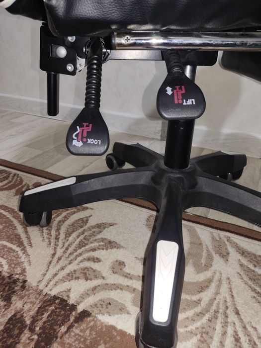 Продам игровое кресло