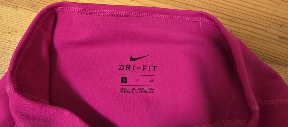 Дамско оригинално клинче.  В безупречен вид.  Nike DRI FIT