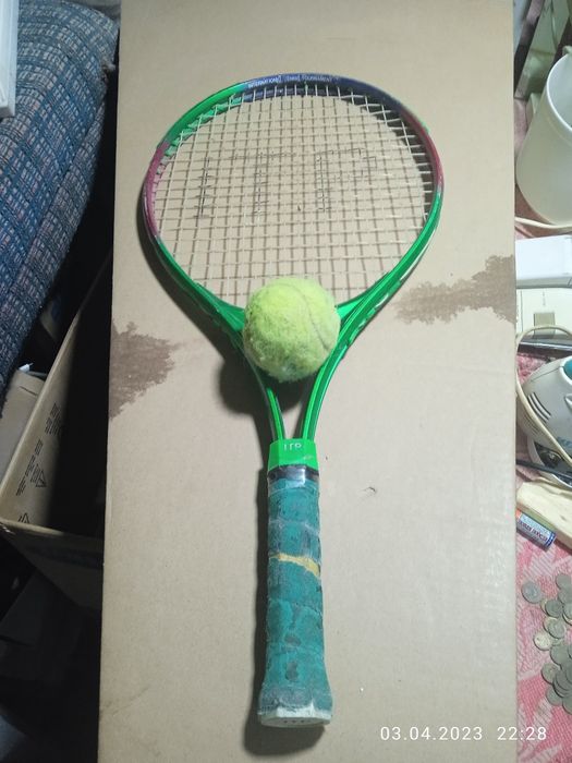 Тэнисная ракетка