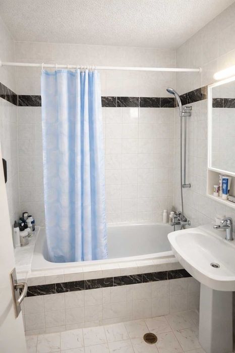 продаваме тристаен апартамент в кв. Красно село