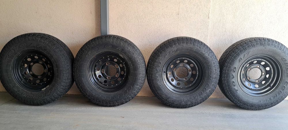 Гуми Toyo open country AT+ с джанти за  Дискавъри 1