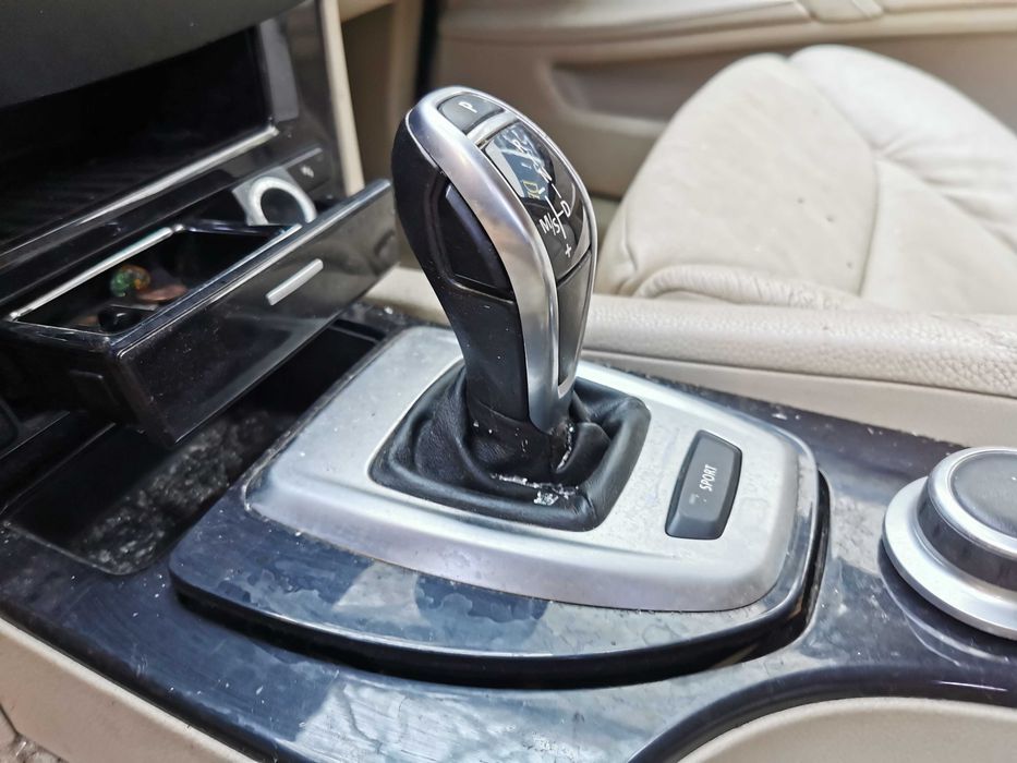 dezmembrez BMW e60 530 d 231 cai facelift/ bara spate e60/usa fata e60