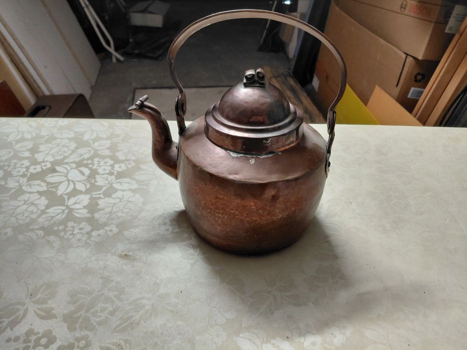 Антични медни чайници