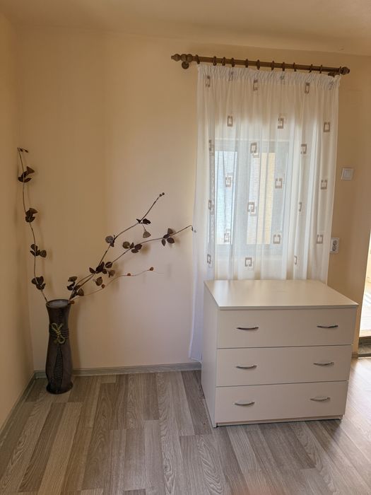 Teren intravilan 1.090mp – 15-20 ml deschidere – toate utilitățile – ideal pentru casă sau investiție. Construcție existentă. La 10 minute de Craiova