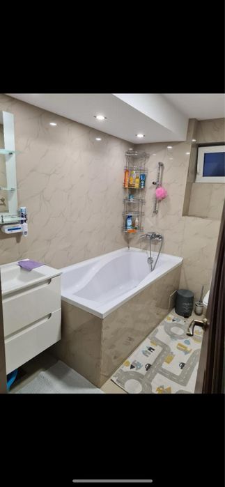 Inchiriez apartament 3 camere