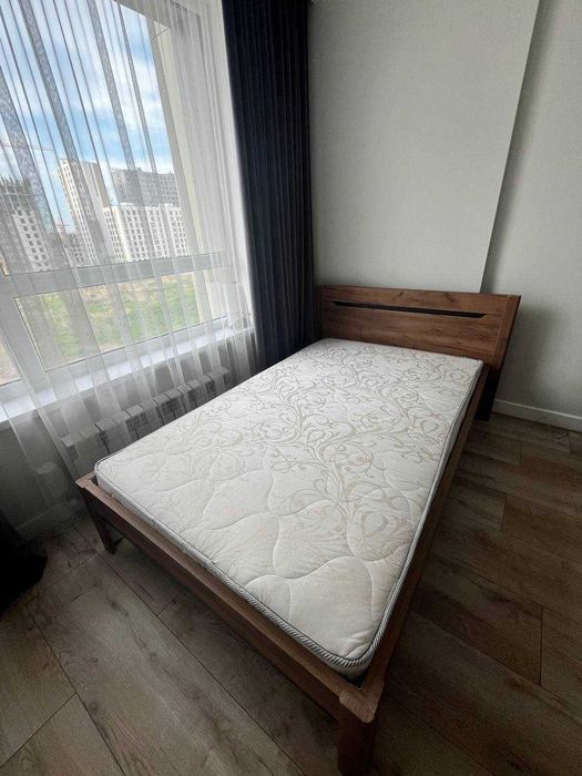 Продам кровать с матрасом размером 2х1,5