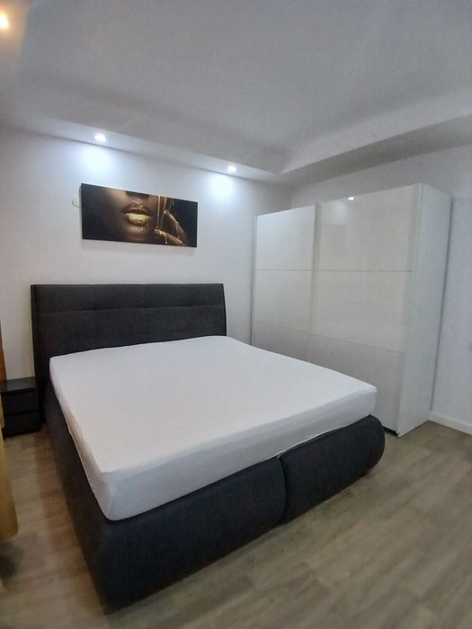 Închiriere apartament cu vedere la piscină  în  Cosmopolis