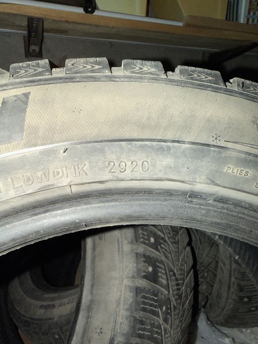 Продам зимние шины Kapsen Ice Max 215 55 R17