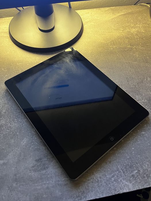 iPad 2 Apple 9.7” – funcțional – stare bună