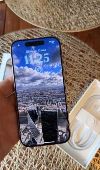 iPhone 16 Pro, 256 ГБ, SIM + eSIM