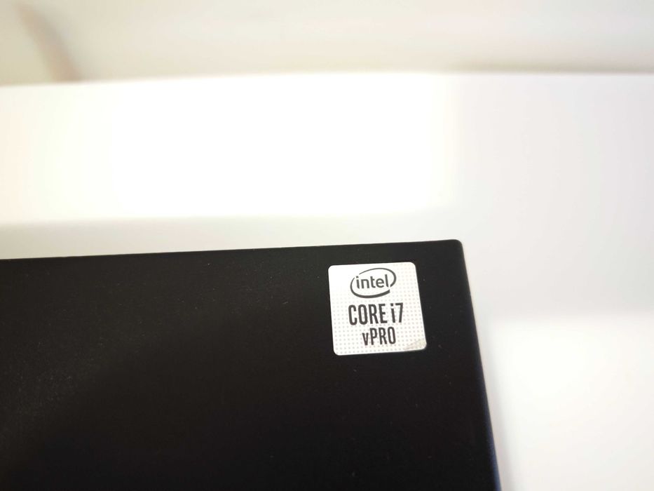 Lenovo ThinkCentre M80q Tiny Desktop  i7-10700T/PCIe 512GB/16GB