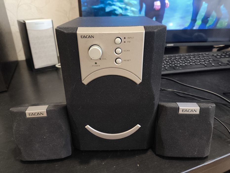 Колонки для компьютера есть радио встроенное.