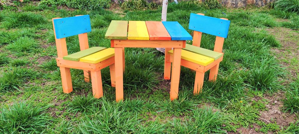 Детска маса със столчета;  Дървена масичка със столове за деца