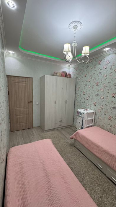 Шкаф, 2 дивана, тумбочка