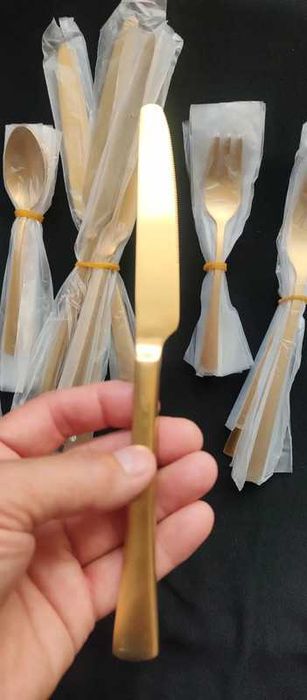 Set tacamuri 6 persoane 30 piese otel culoare  -golt mat .