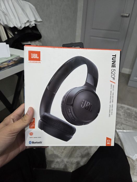 Продам наушники JBL TUNE 520BT