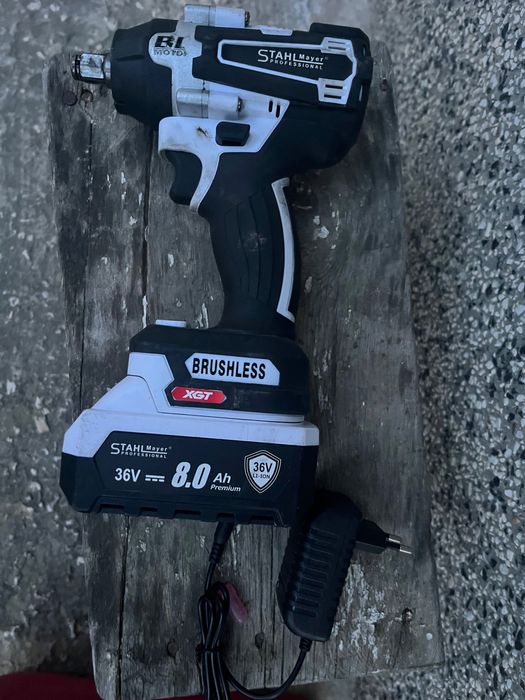 Гайковерт зарядно и батерия