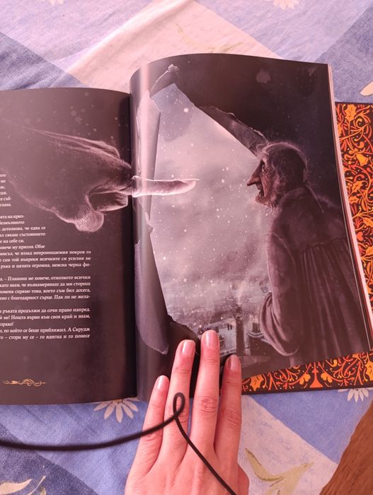 Коледна песен книга