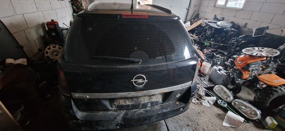 Dezmembrez Opel astra h