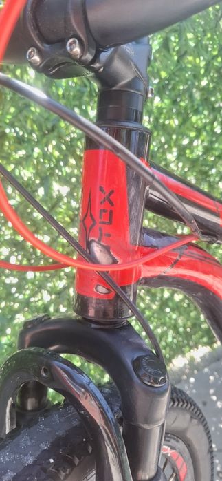 Продавам червено черен  byox