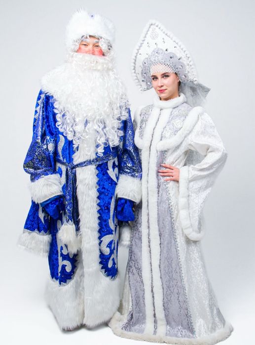 Дедушка Мароз и Снегурочка на казахском и русском языке