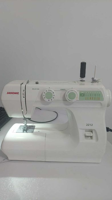 Швейная машинка Janome 2212
