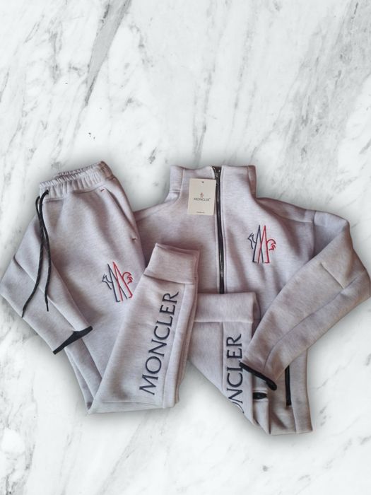 Дамски ватирани екипи moncler! КОЛЕДНА ПРОМОЦИЯ!