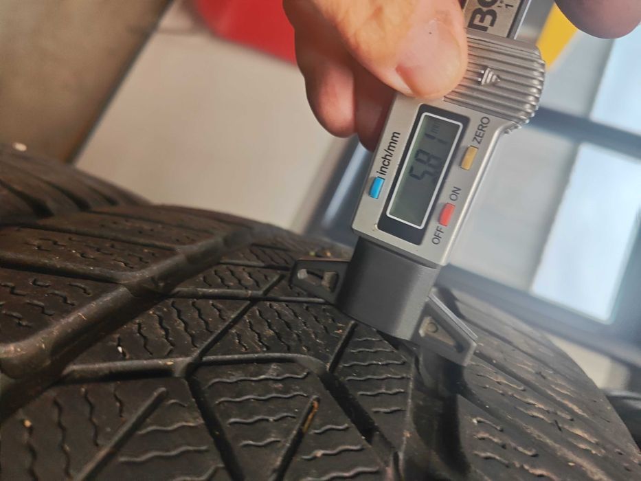 4бр. зимни гуми 235/40/19 Pirelli