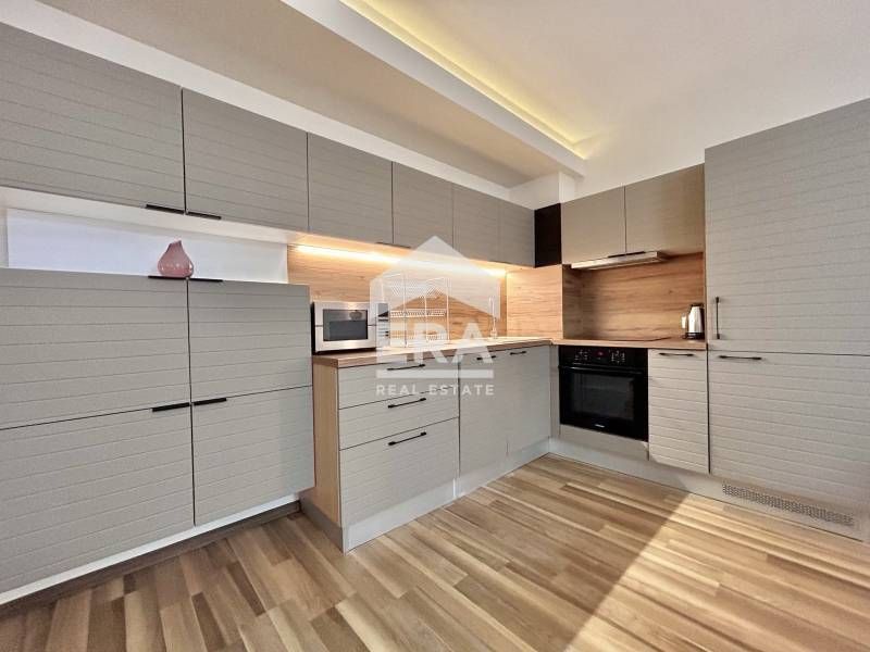 Дава се под наем Четиристаен апартамент в София, Лозенец - 158 кв.м за 2200 € - Снимка #2