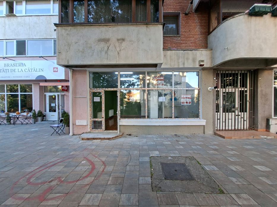 Spațiu comercial central de închiriat în Comănești
