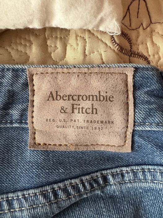 Blugi Abercrombie&Fitch editie limitata