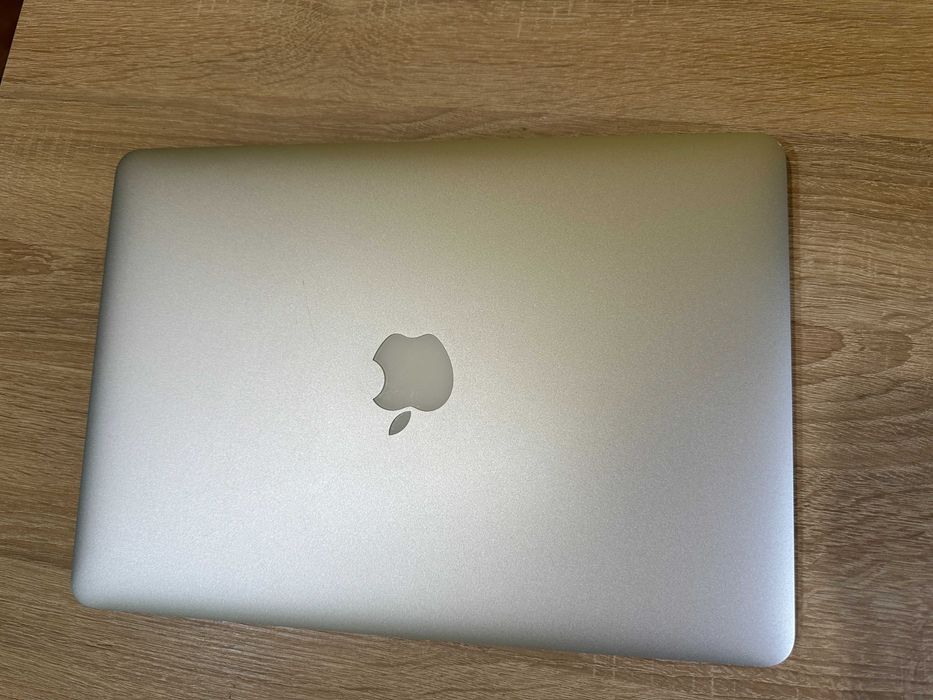 Vand Macbook air 2017 in stare foarte buna