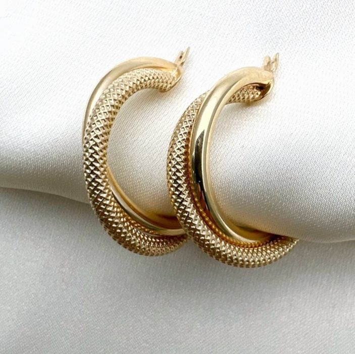 Продам новые золотые серьги 585 проба, турк золото. Вес 3,03 грамм.