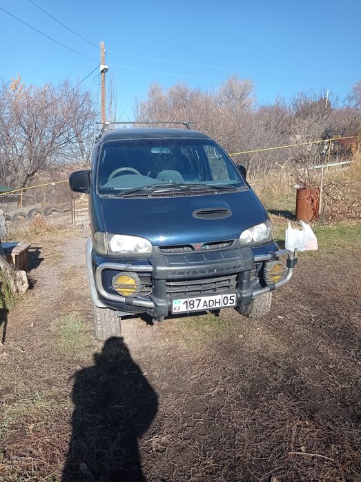 Продам Митсубиси Делику