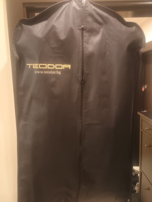 Здравейте продавам Костюм на  ТЕОДОР!!!