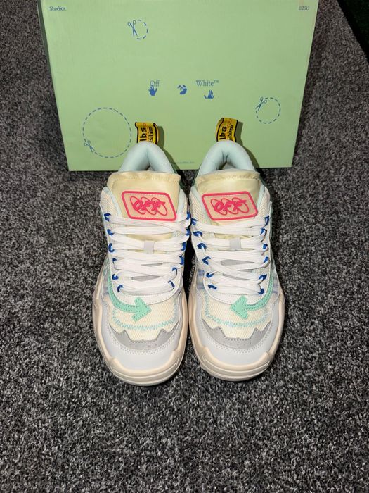 Off white odsy.