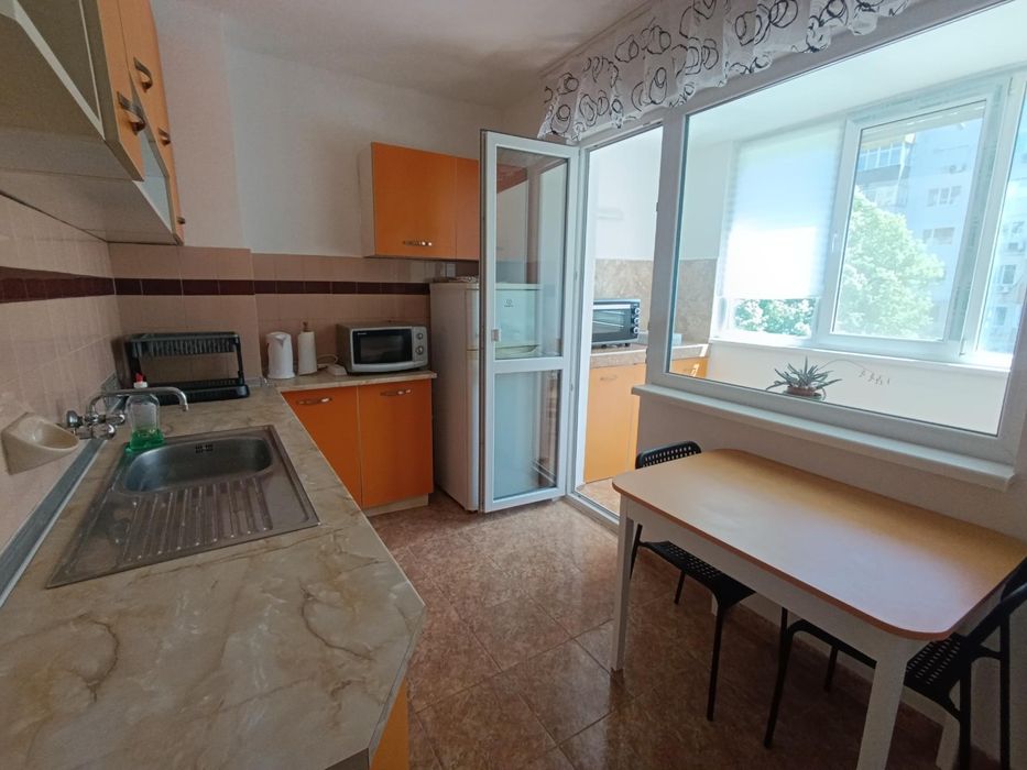 Дава се под наем Двустаен апартамент в Варна, Левски - 65 кв.м за 375 € - Снимка #2