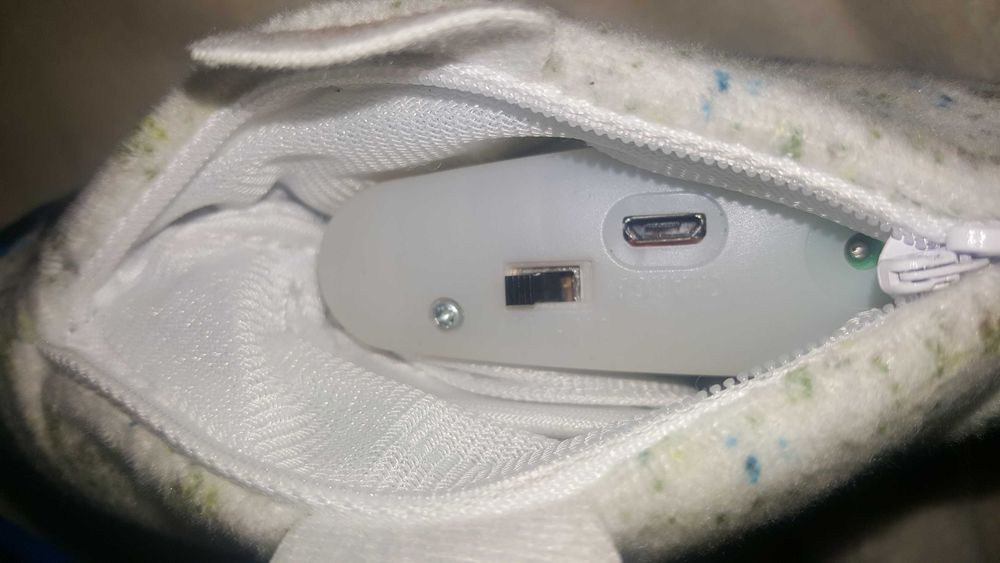 Pestisor in undita care da din codita flippity fish Franta