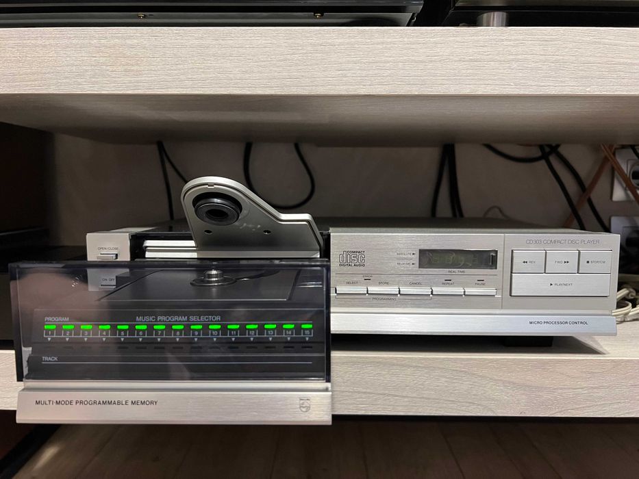 Продается CD проигрыватель PHILIPS CD 303