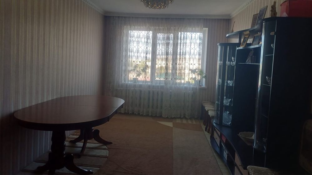 Продам 3 -ком квартиру на 8 микрорайоне